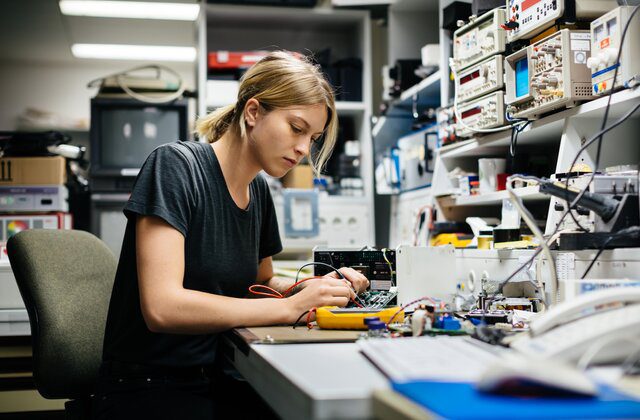 Teknolojik Altyapı ve Donanım